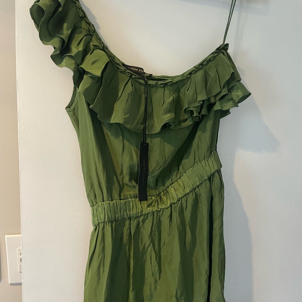 Brand new with tags Cynthia steffe short dress in a green